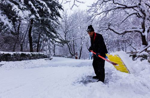 夢(mèng)見(jiàn)掃雪是什么征兆