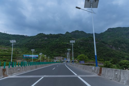 開車如何過減速帶 開車過減速帶的正確方法介紹