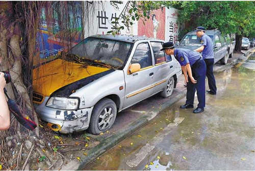 深圳三部門聯(lián)手整治僵尸車 月底前全部清理