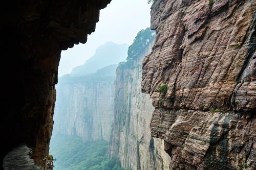 夢(mèng)見爬懸崖是什么意思