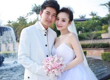 李小璐刪掉與賈乃亮結(jié)婚背景照 實(shí)錘離婚