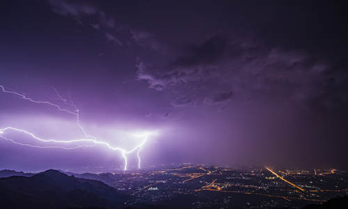 深圳臺(tái)風(fēng)暴雨預(yù)警生效 未來將出現(xiàn)50毫米降水