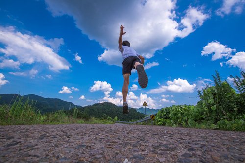 上海國(guó)際馬拉松賽沖刺白金標(biāo) 上馬賽花落誰(shuí)家