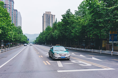 停車是先踩離合還是先踩剎車 你有踩錯嗎