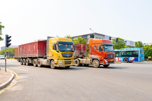 即日起泥頭車在深圳必須降速靠右行駛