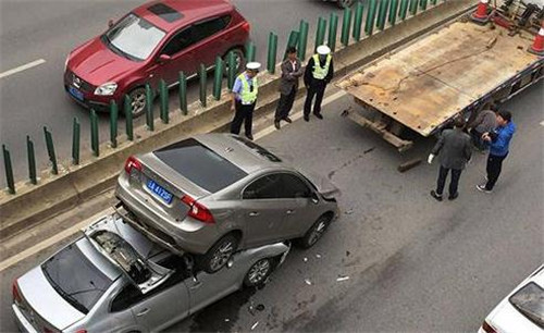 上午刺傷妻子下午車(chē)禍身亡怎么回事 具體情況